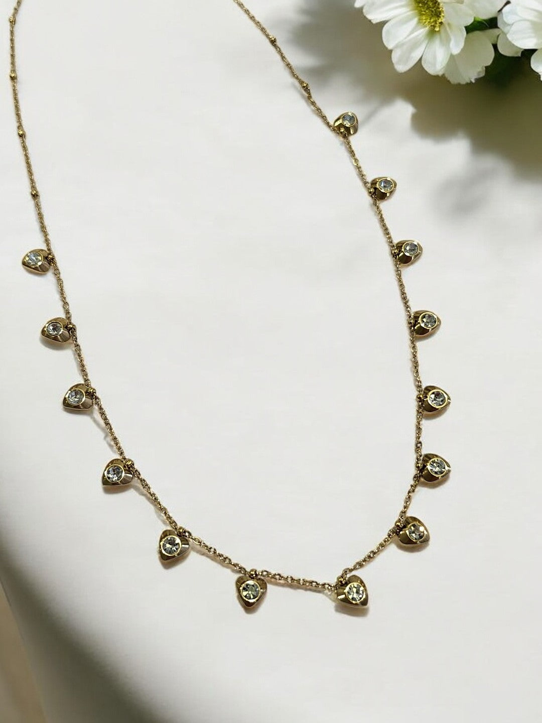 GOLDEN CHAIN WITH HANGING HEART IN DIAMOND