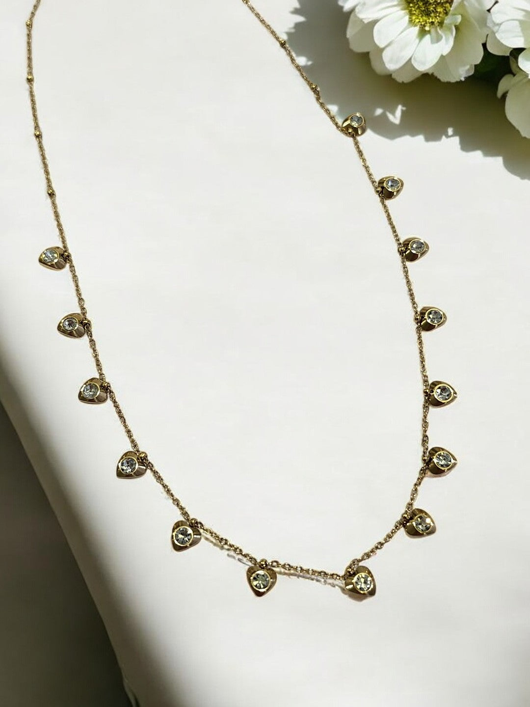 GOLDEN CHAIN WITH HANGING HEART IN DIAMOND