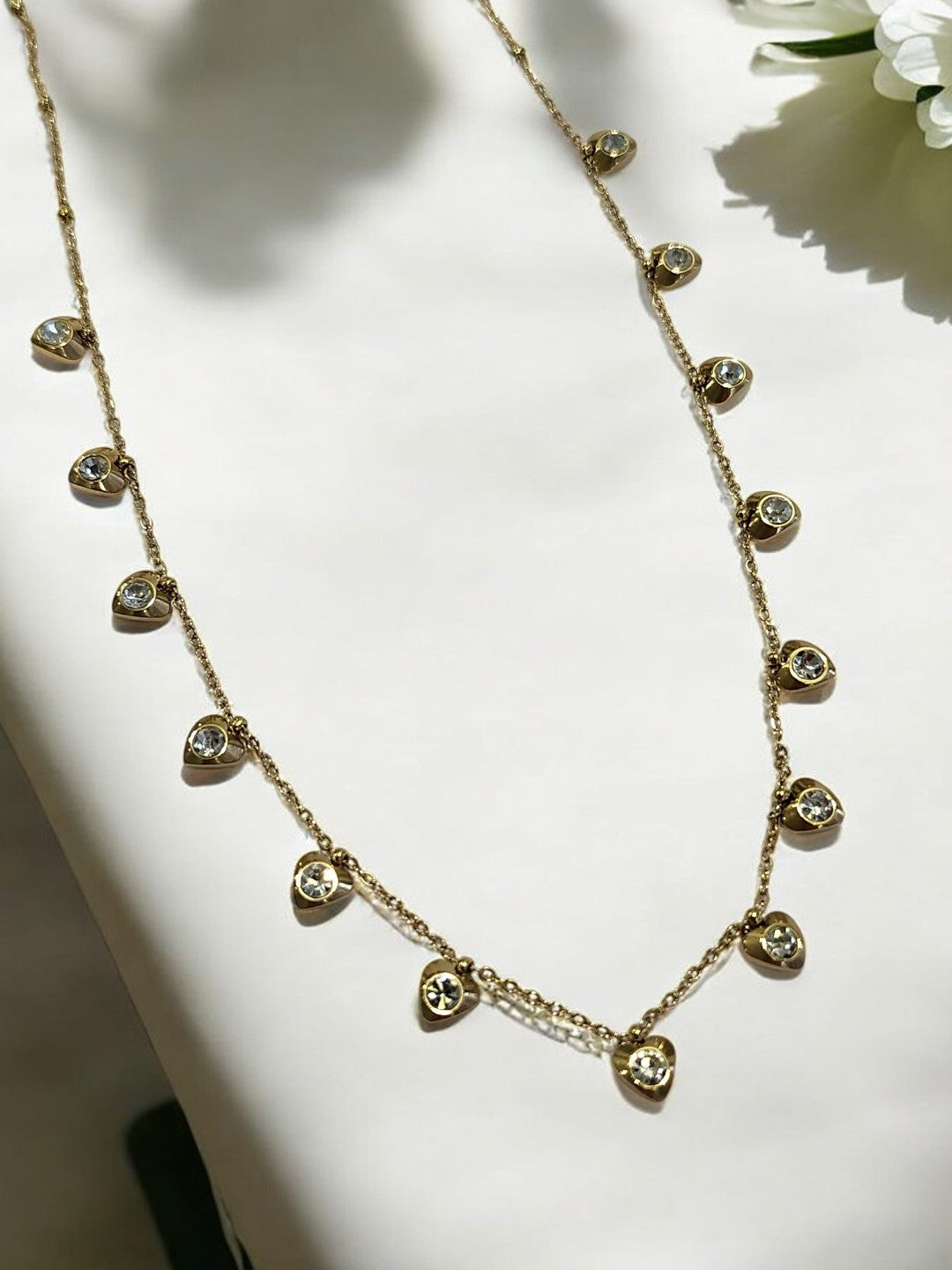 GOLDEN CHAIN WITH HANGING HEART IN DIAMOND