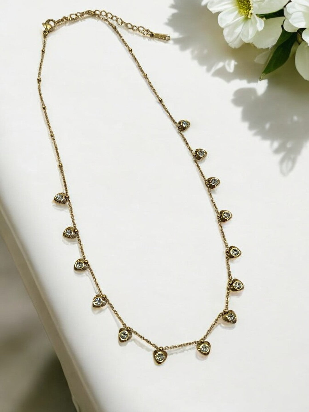 GOLDEN CHAIN WITH HANGING HEART IN DIAMOND