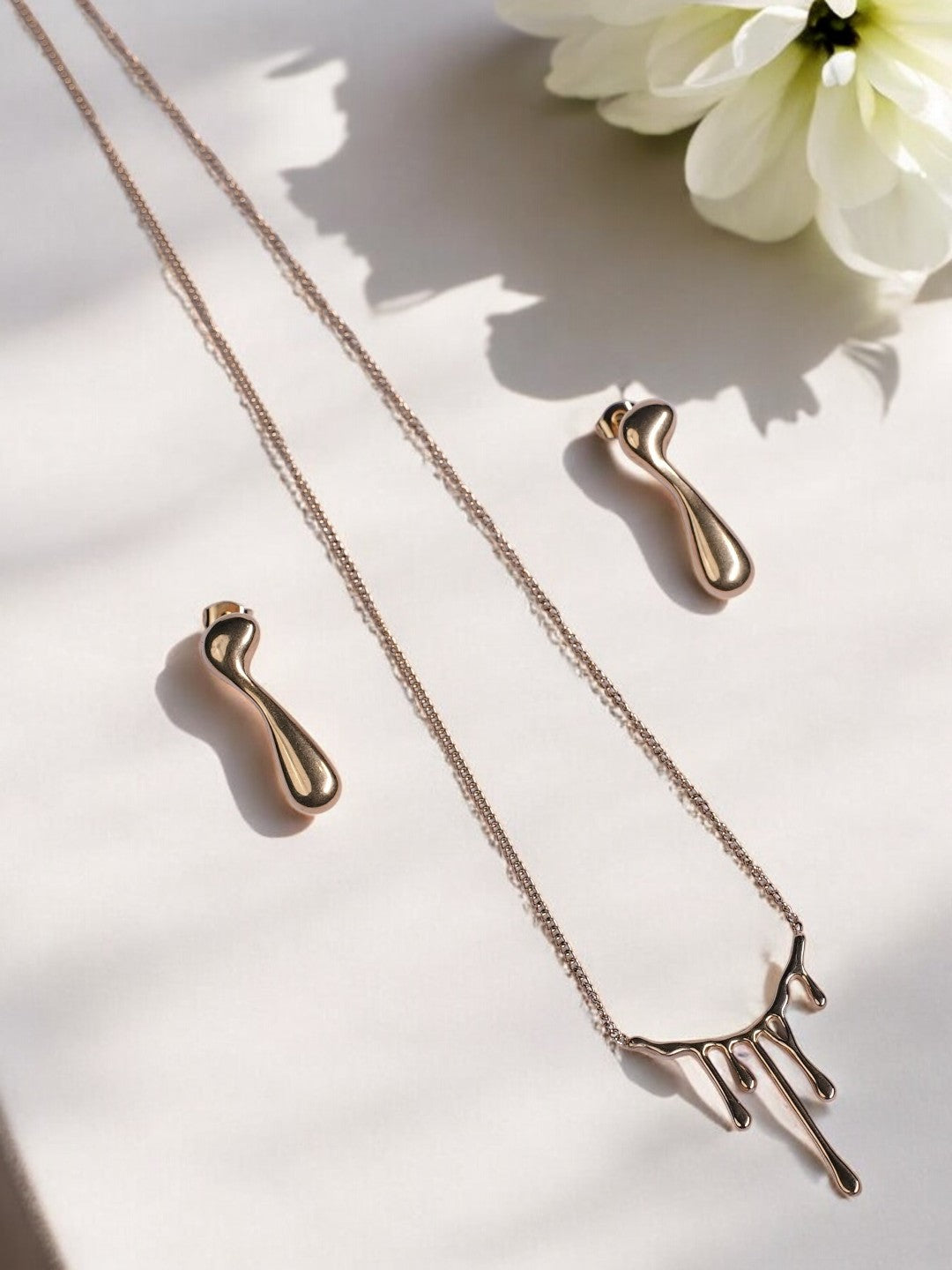 GOLDEN CHAIN MINIMALIST RAIN DROP AND STUD EARRING