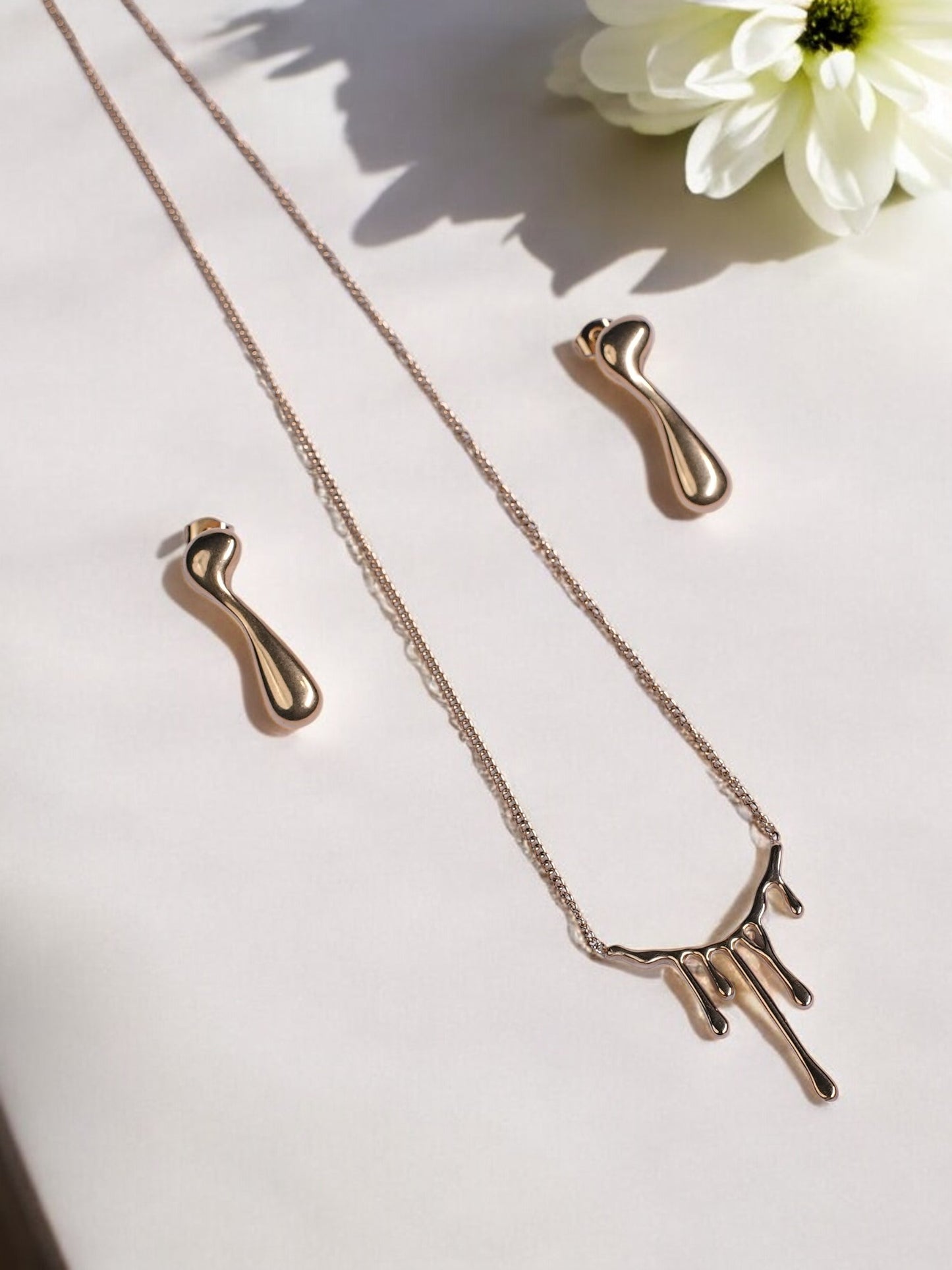 GOLDEN CHAIN MINIMALIST RAIN DROP AND STUD EARRING