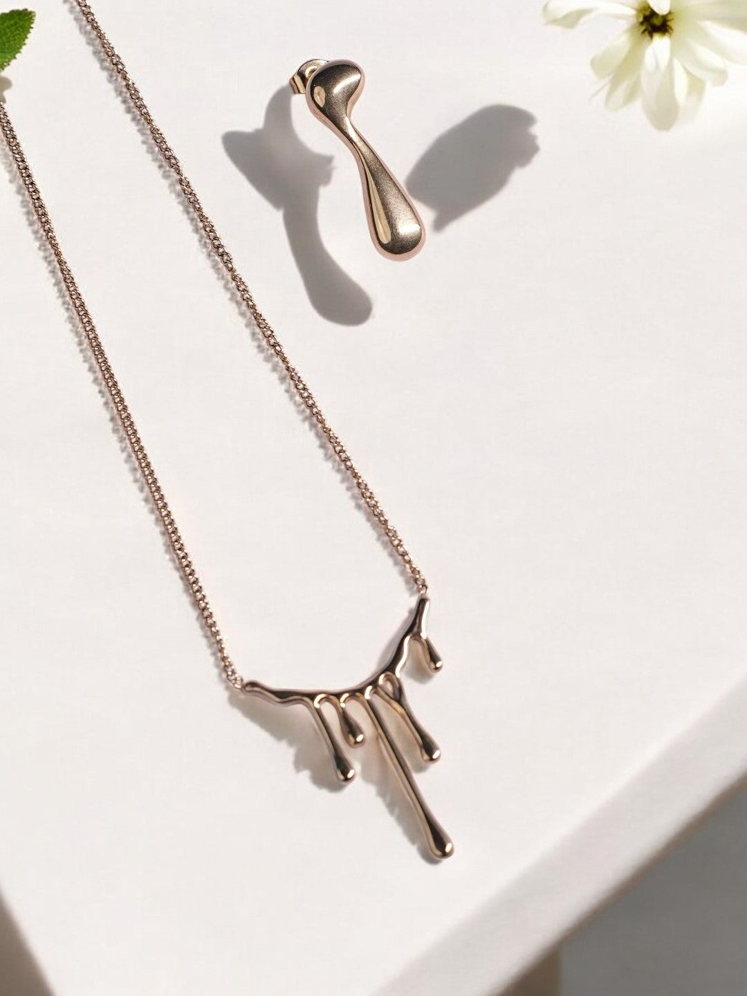 GOLDEN CHAIN MINIMALIST RAIN DROP AND STUD EARRING