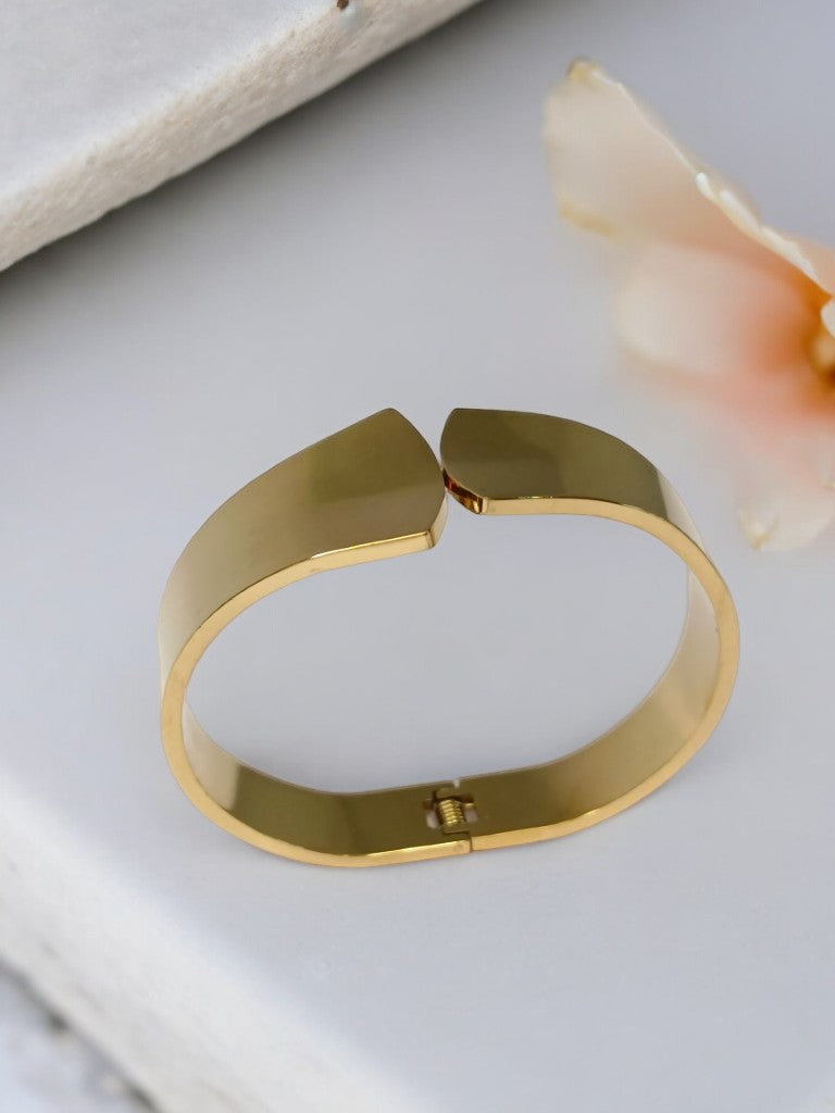 GOLDEN TRENDY BRACELET