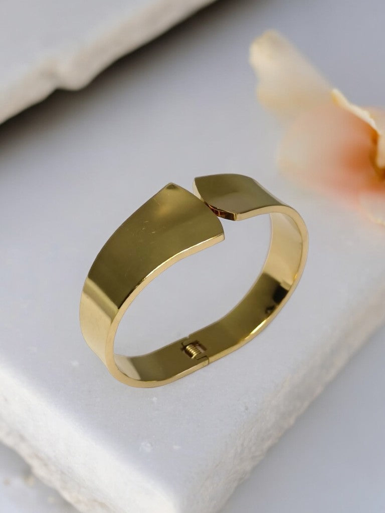 GOLDEN TRENDY BRACELET
