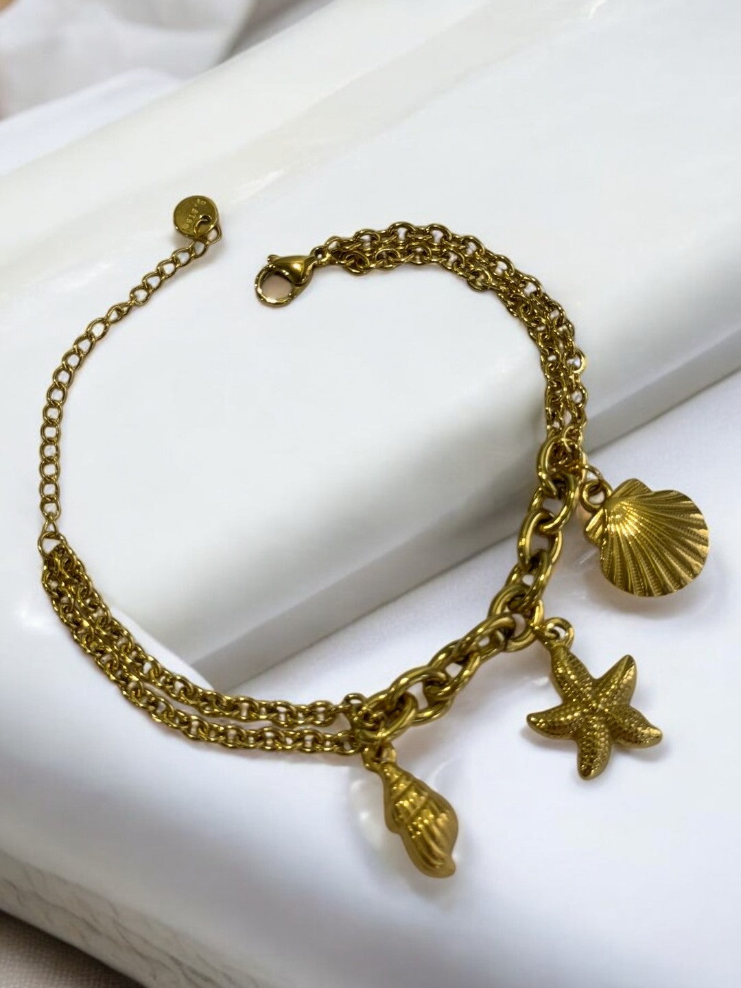GOLDEN CHAIN BRACELET WITH CONCH, STARFISH, SEA SHELL