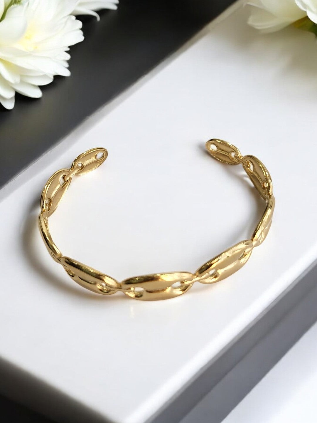 GOLDEN SHINY BRACELET