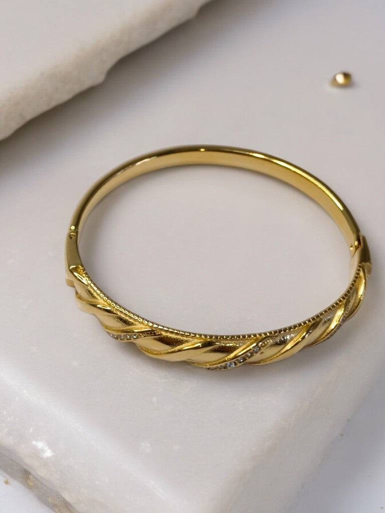 GOLDEN CURVE SLANTING LINE TINY DIAMOND LINE