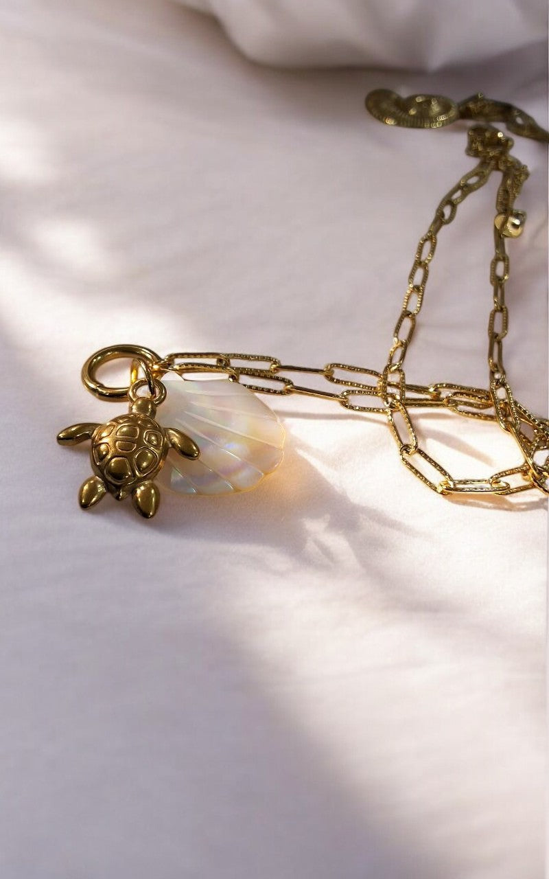 GOLDEN CHAIN WITH CHARMS LIKE TURTLE AND SEA SHELL