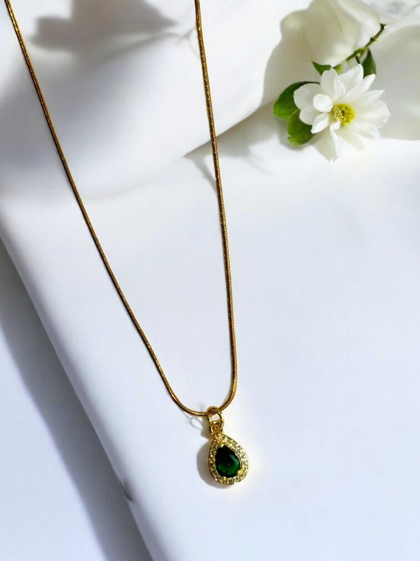 GREEN DROP DIAMOND DAVIS NECKLACE
