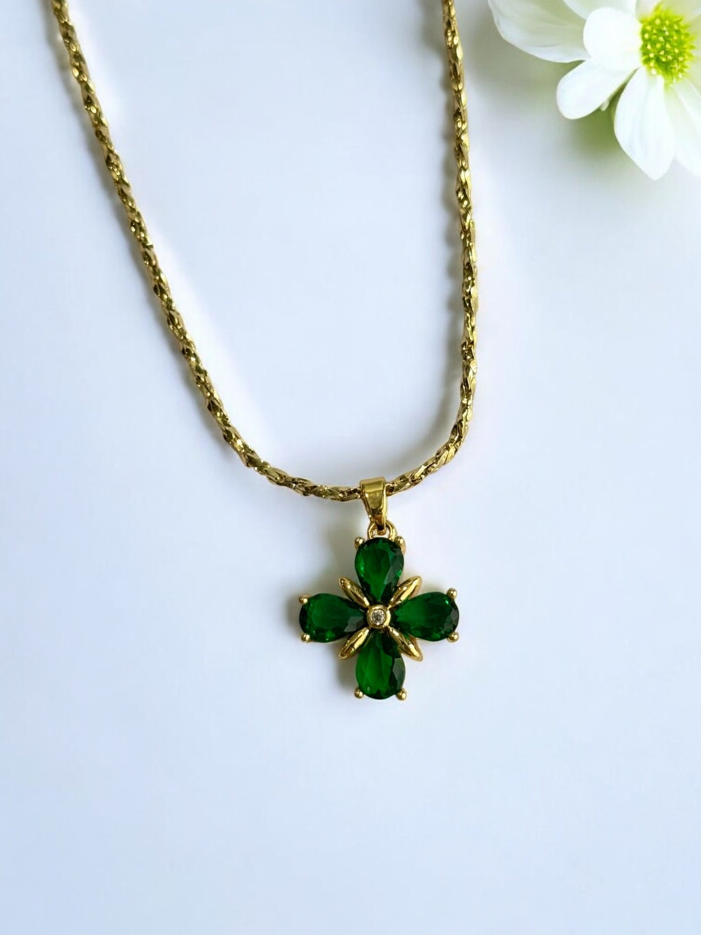 GREEN DIAMOND LIUKA NECKLACE
