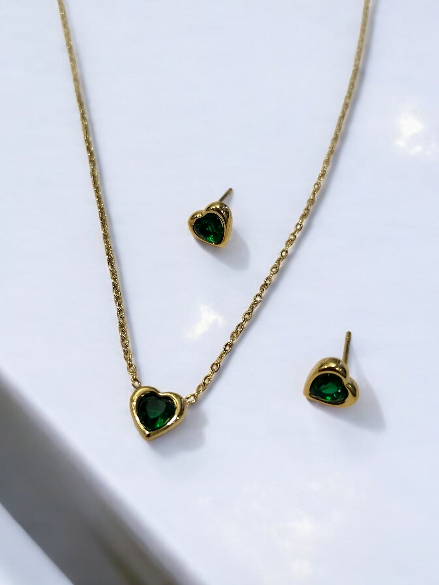 GOLDEN CHAIN, GREEN PENDENT, EARRING
