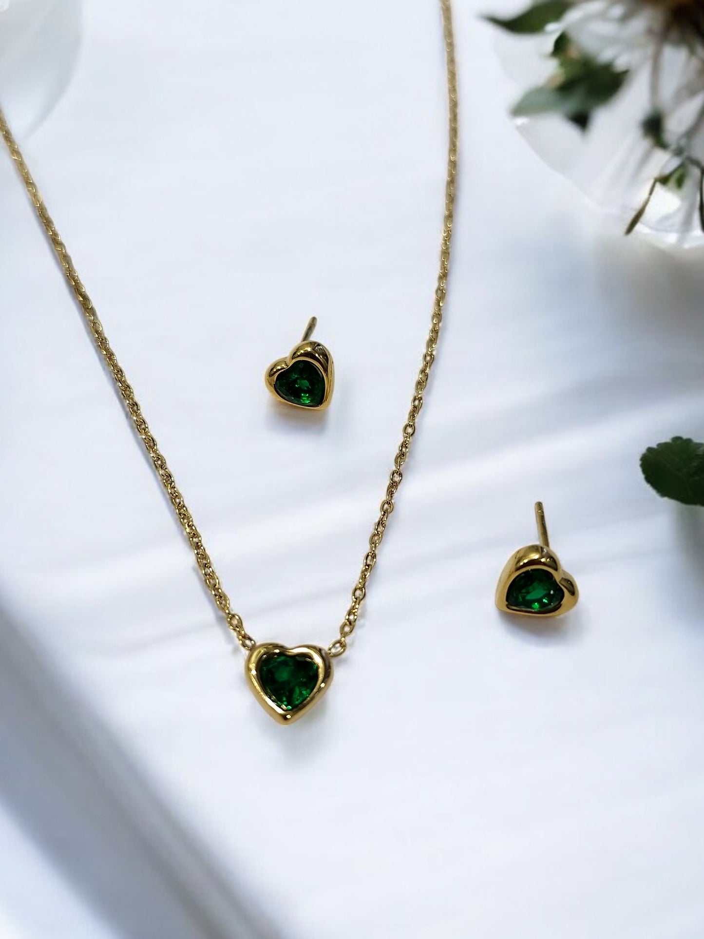 GOLDEN CHAIN, GREEN PENDENT, EARRING