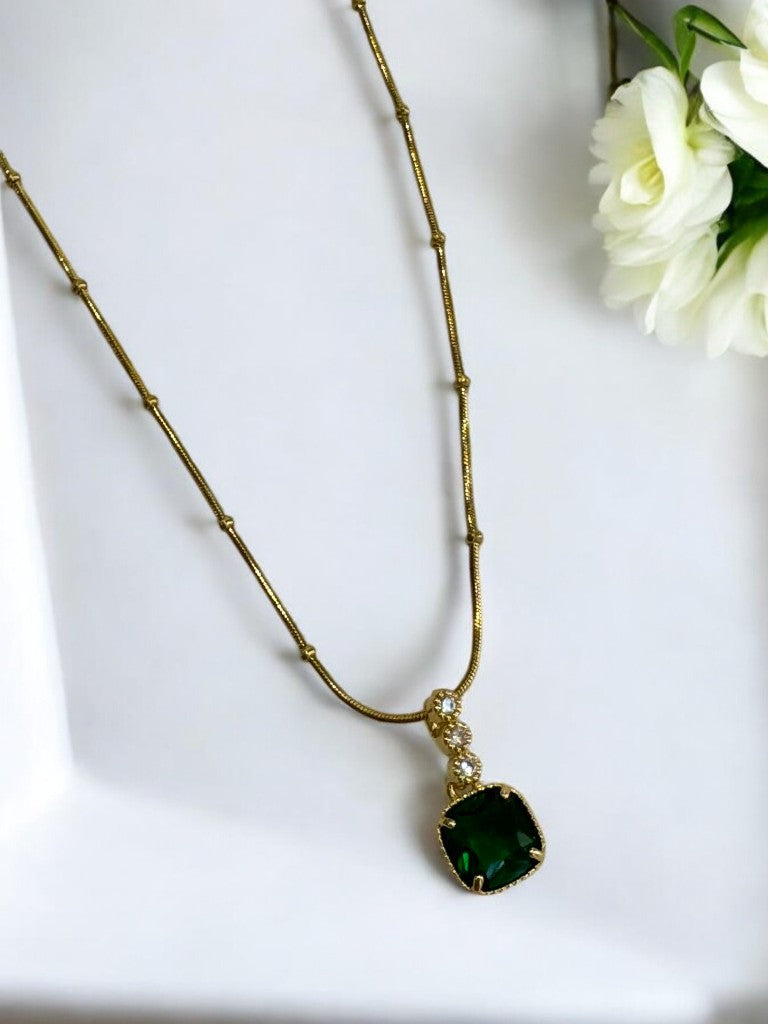 GOLDEN CHAIN WITH DIAMND AND GREEN SQUARE STONE