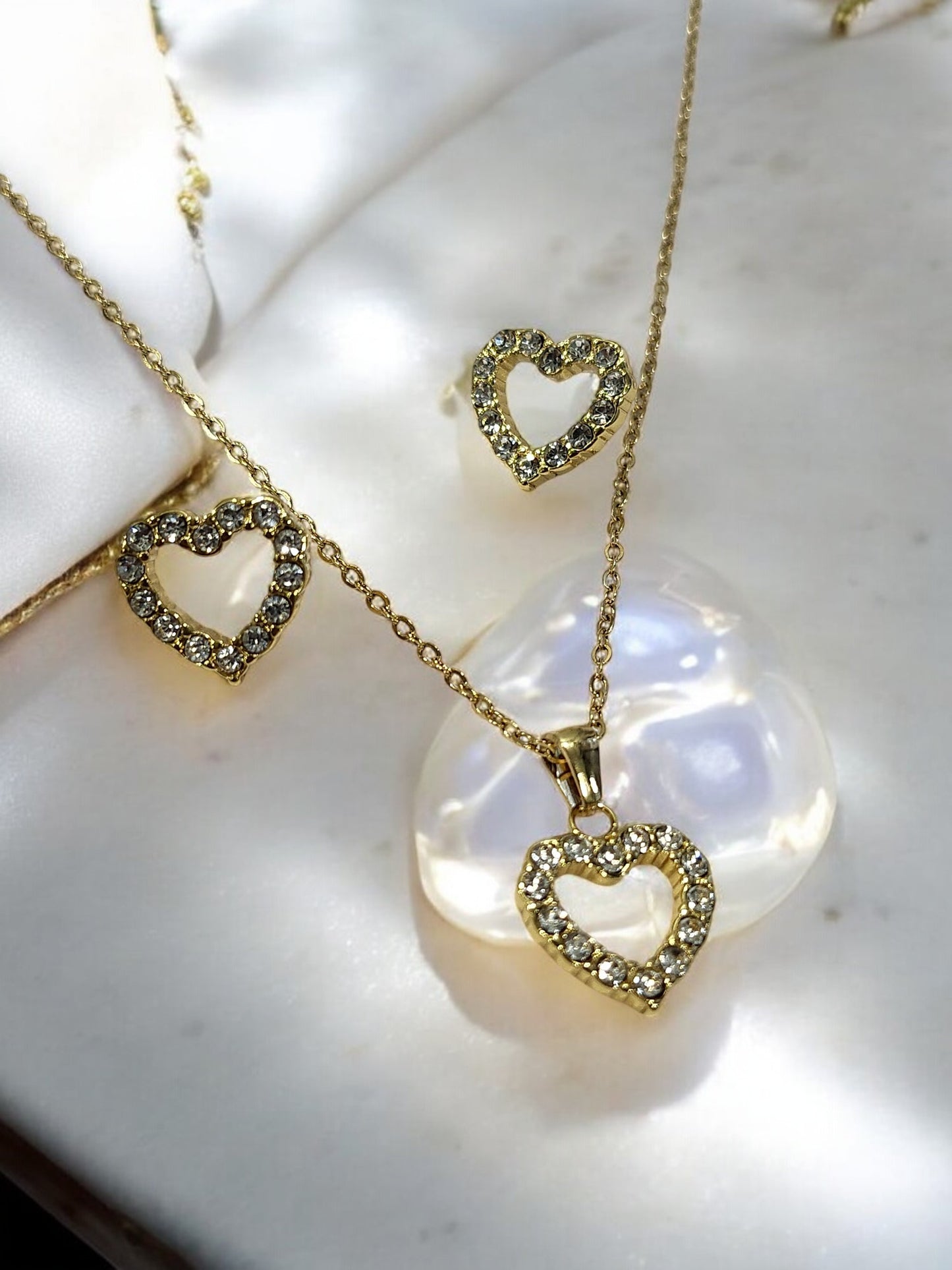 GOLDEN DIAMOND HEART PENDENT, EARRING AND CHIAN