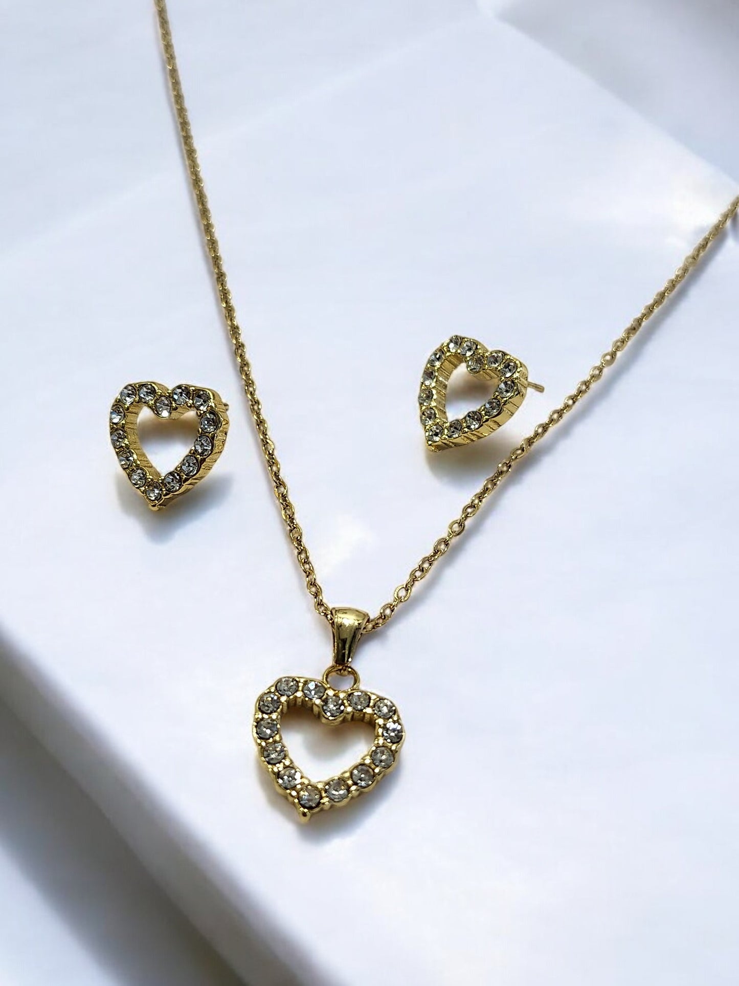 GOLDEN DIAMOND HEART PENDENT, EARRING AND CHIAN