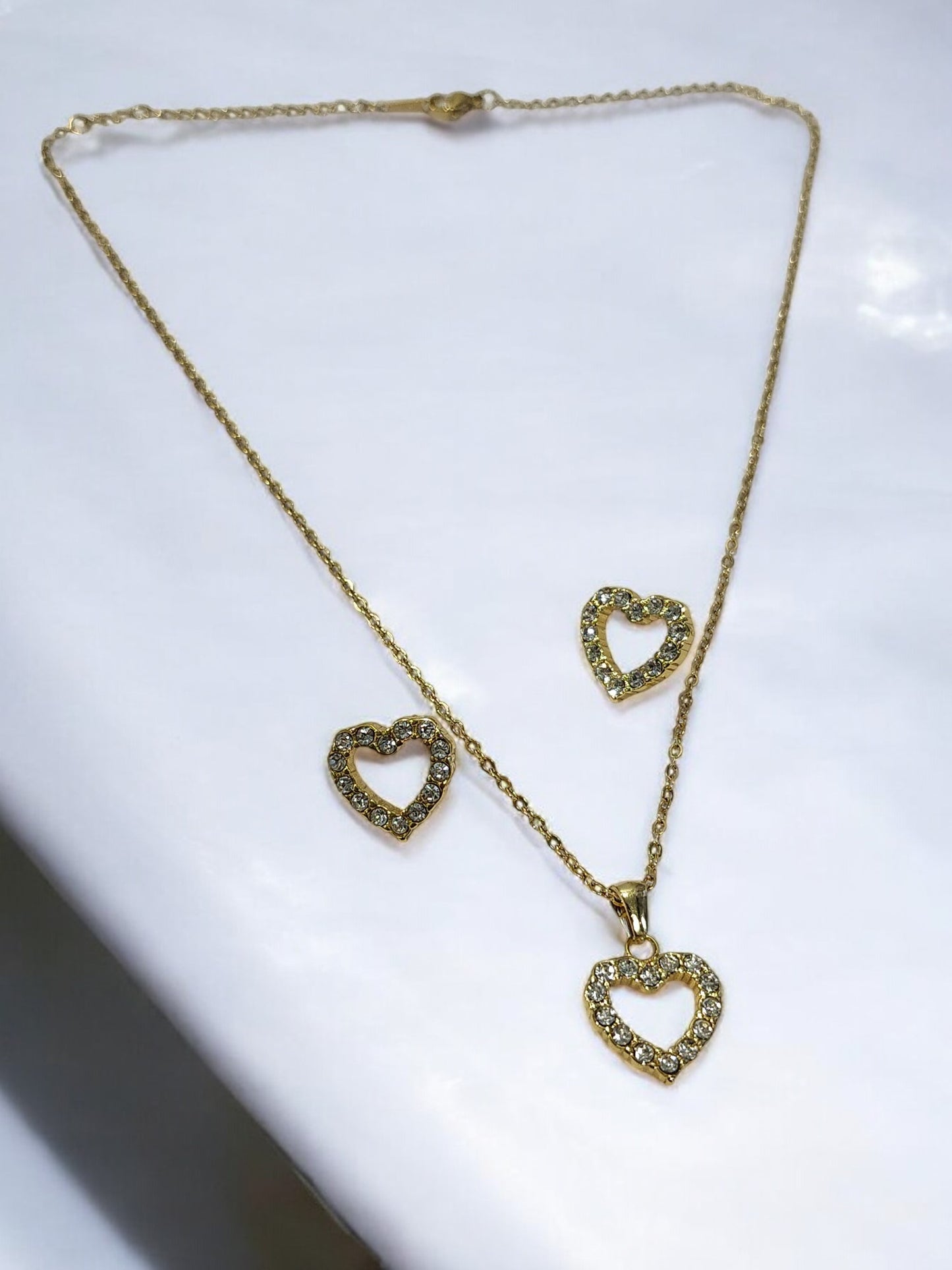 GOLDEN DIAMOND HEART PENDENT, EARRING AND CHIAN