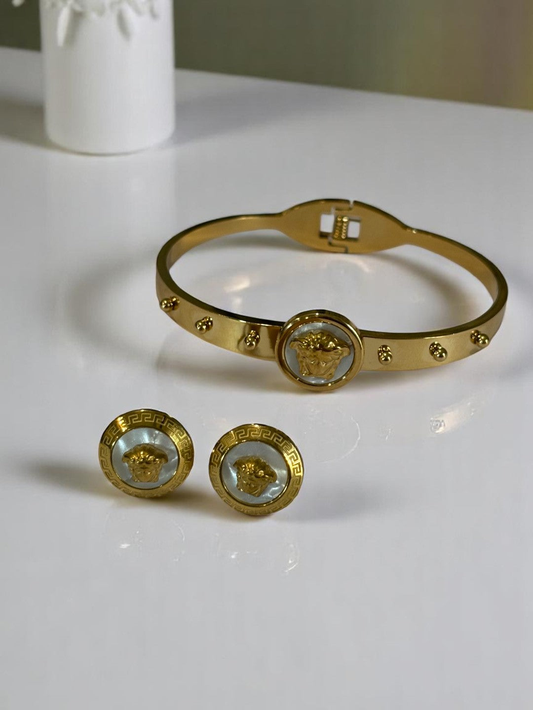 WHITE STEVEN EARRING AND BRACELET (COMBO)