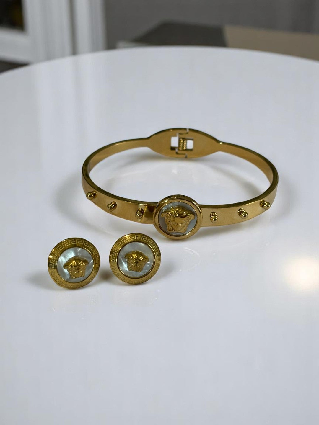 WHITE STEVEN EARRING AND BRACELET (COMBO)