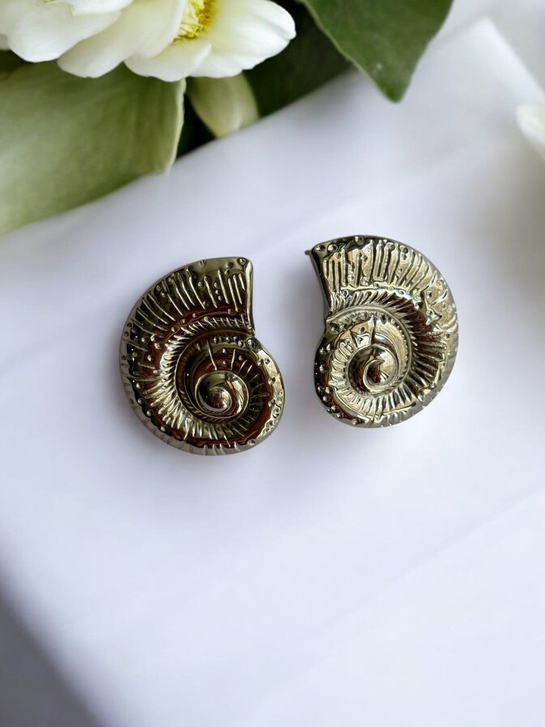 SILVER SNAIL JIYANSHI EARRINGS