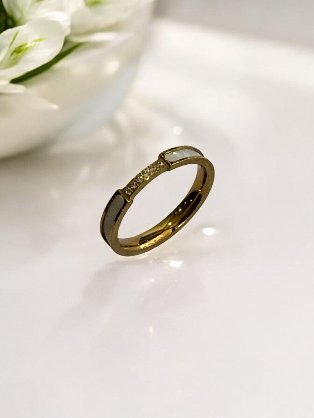GOLD DIAMOND NREKIE RING