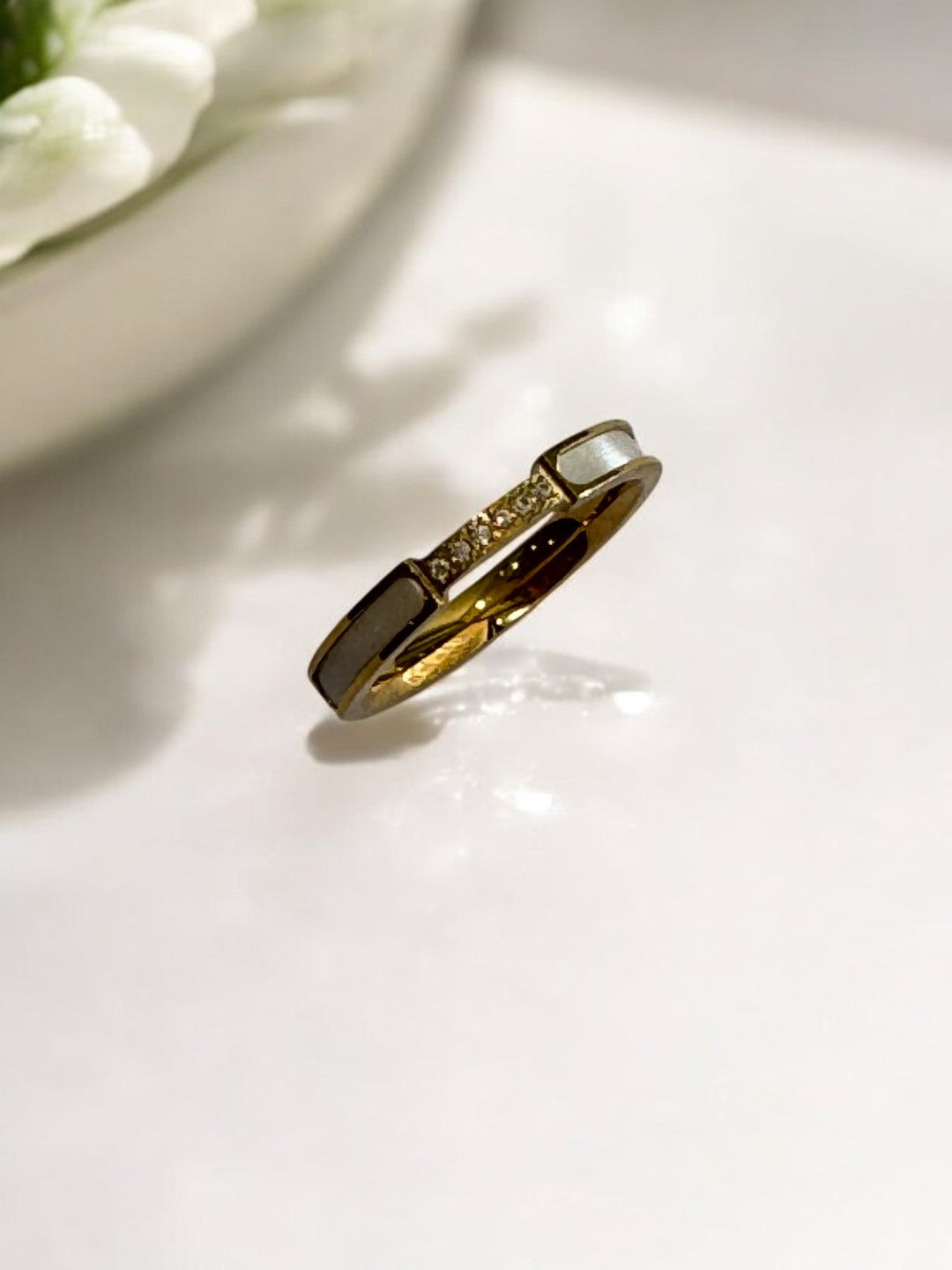 GOLD DIAMOND NREKIE RING