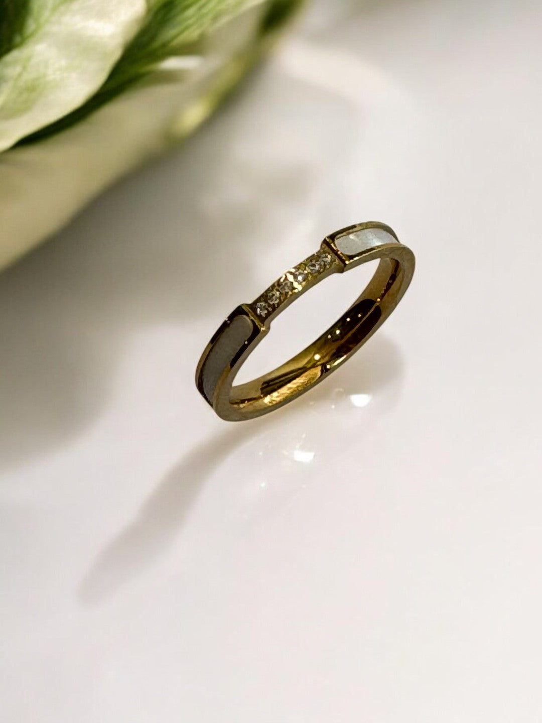 GOLD DIAMOND NREKIE RING