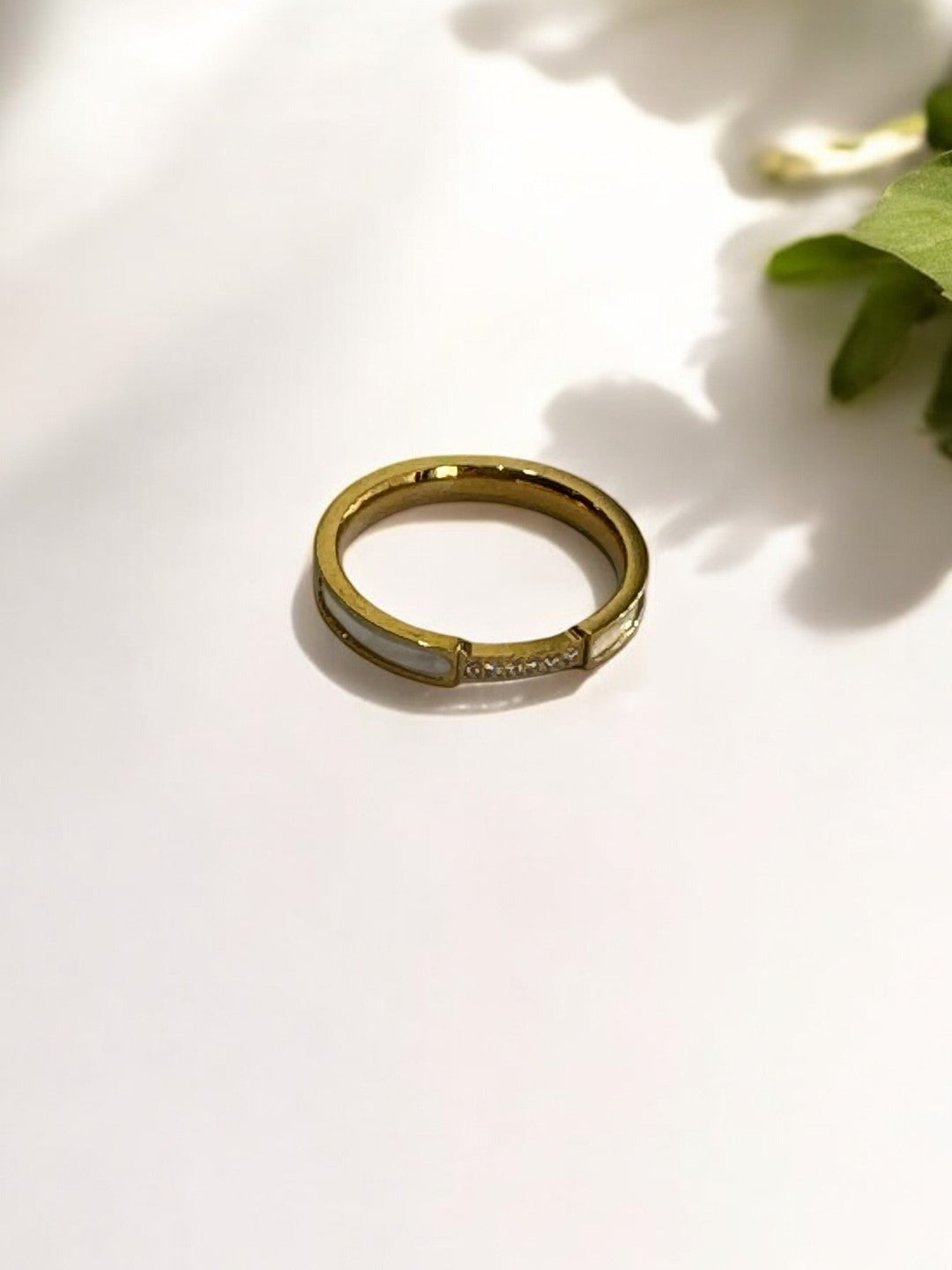 GOLD DIAMOND NREKIE RING