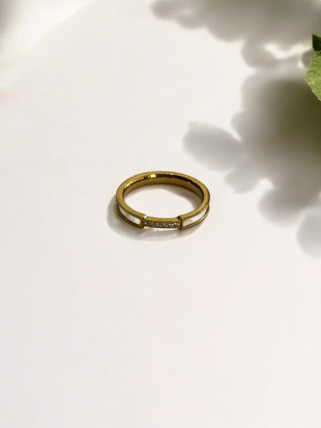 GOLD DIAMOND NREKIE RING