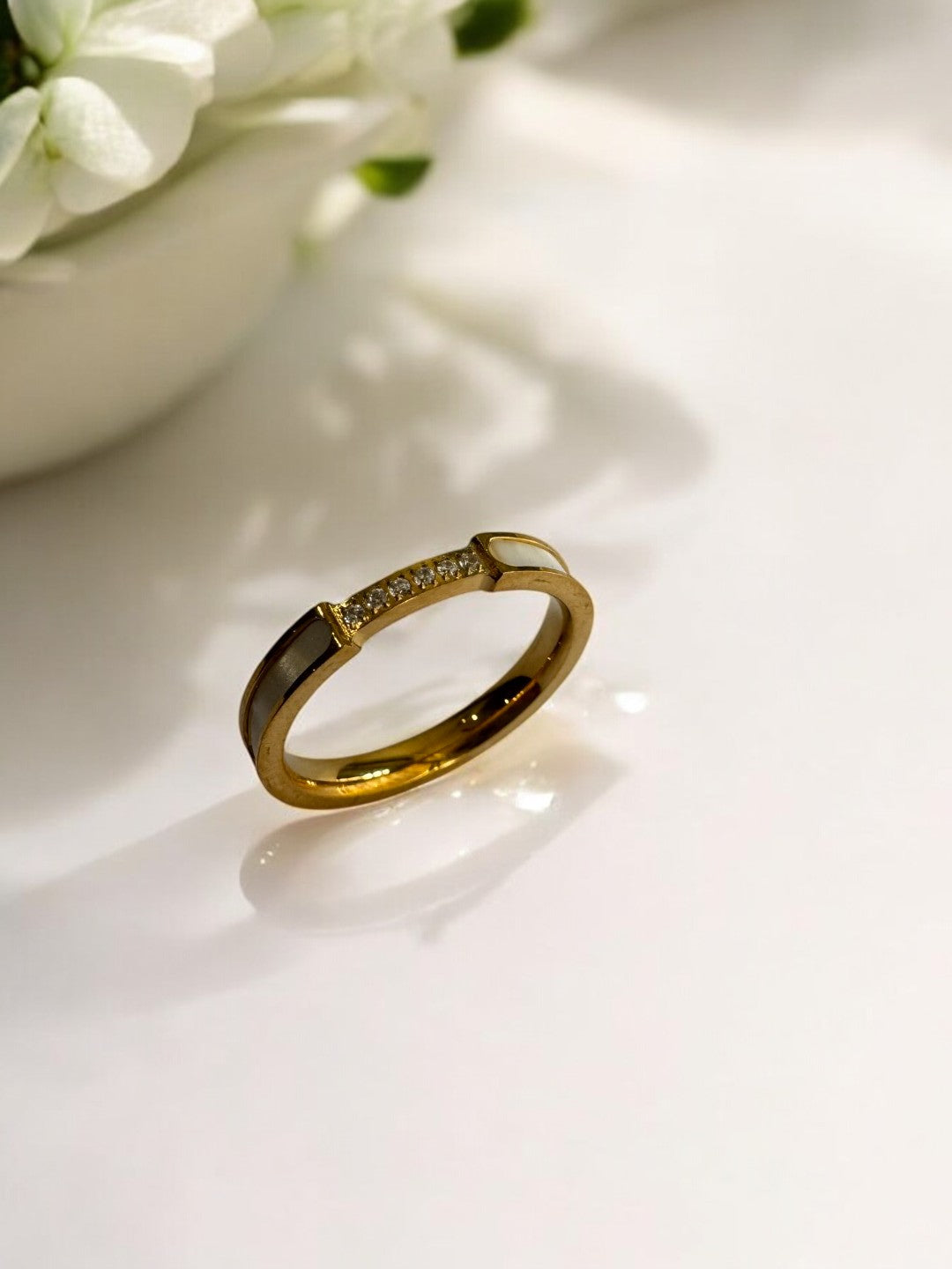 GOLD DIAMOND NREKIE RING