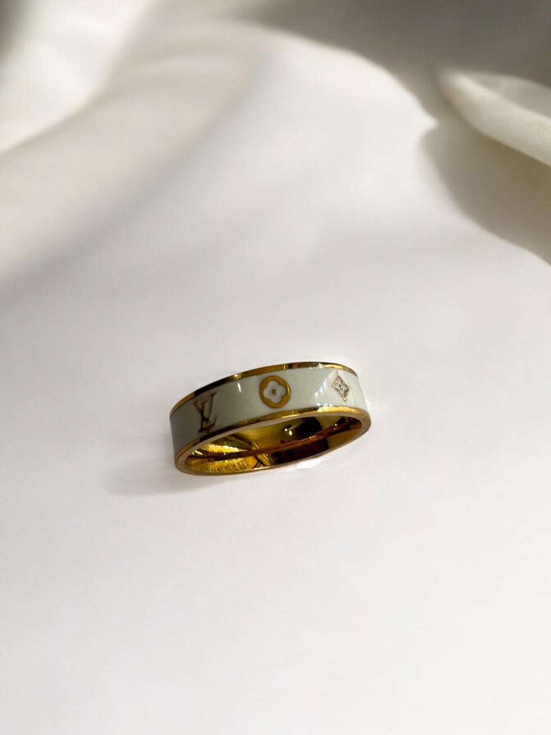 WHITE LOUIS VUITTON SOMI RING
