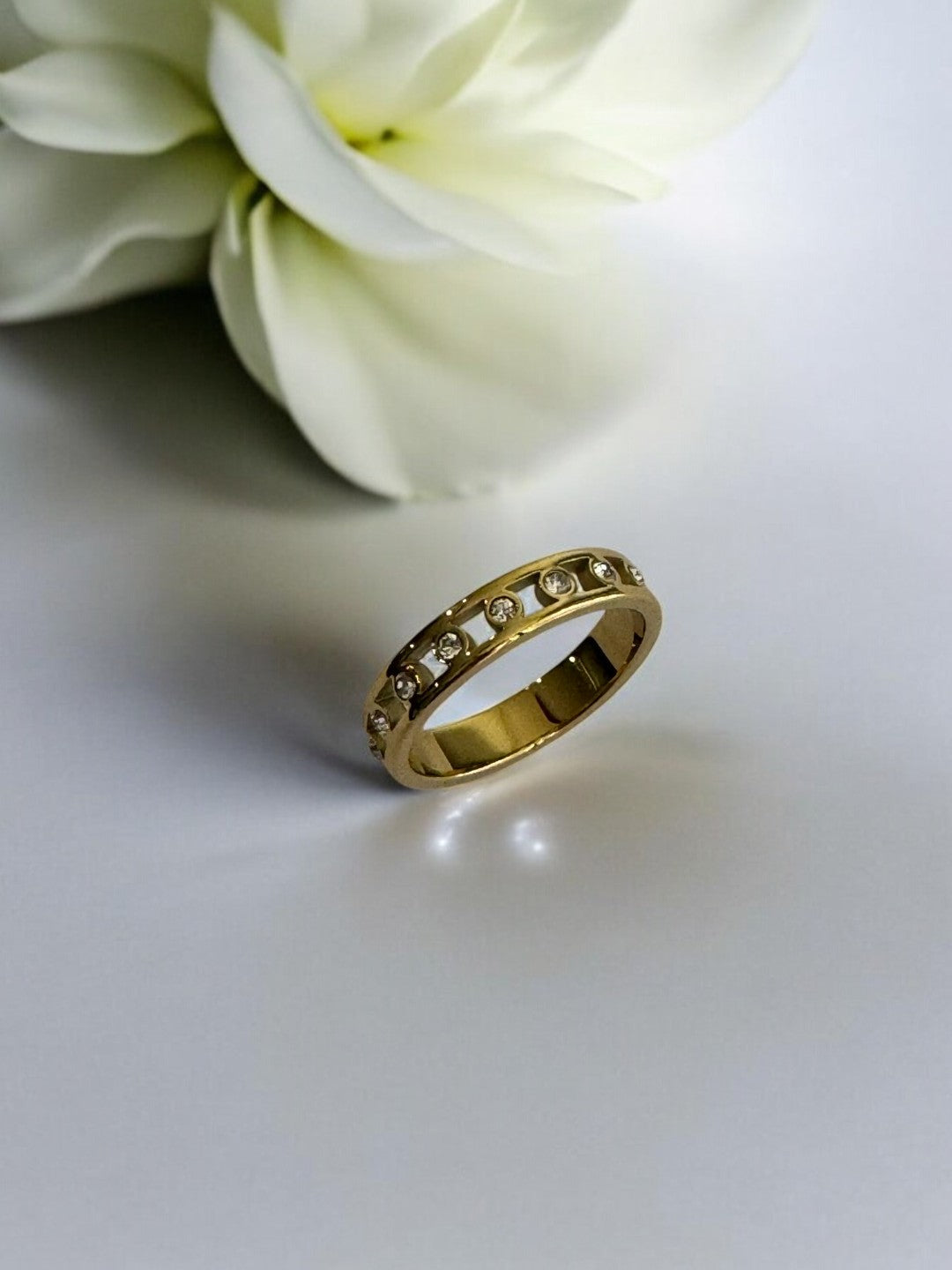 GOLD DIAMOND ASHRIK RING