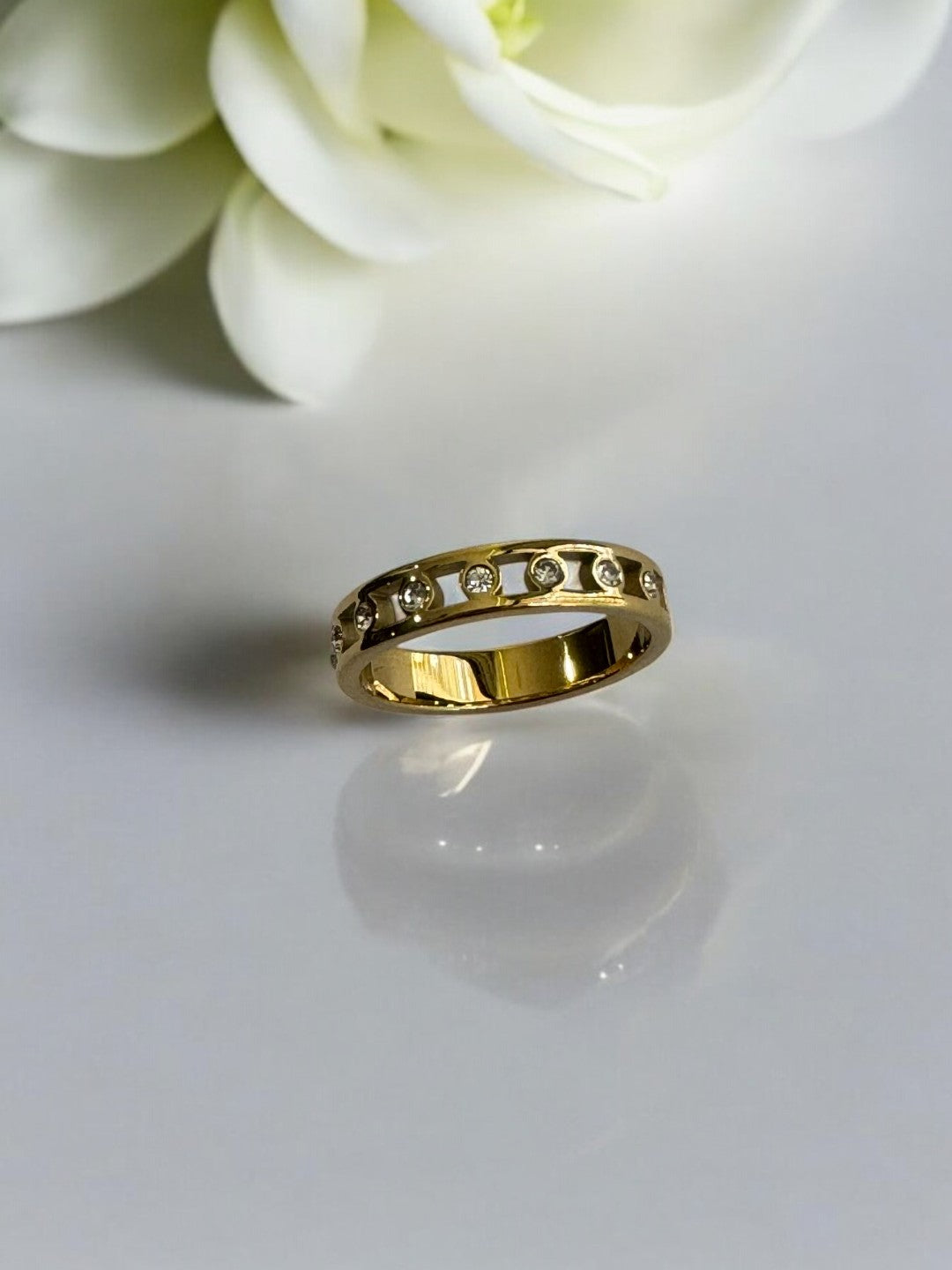 GOLD DIAMOND ASHRIK RING