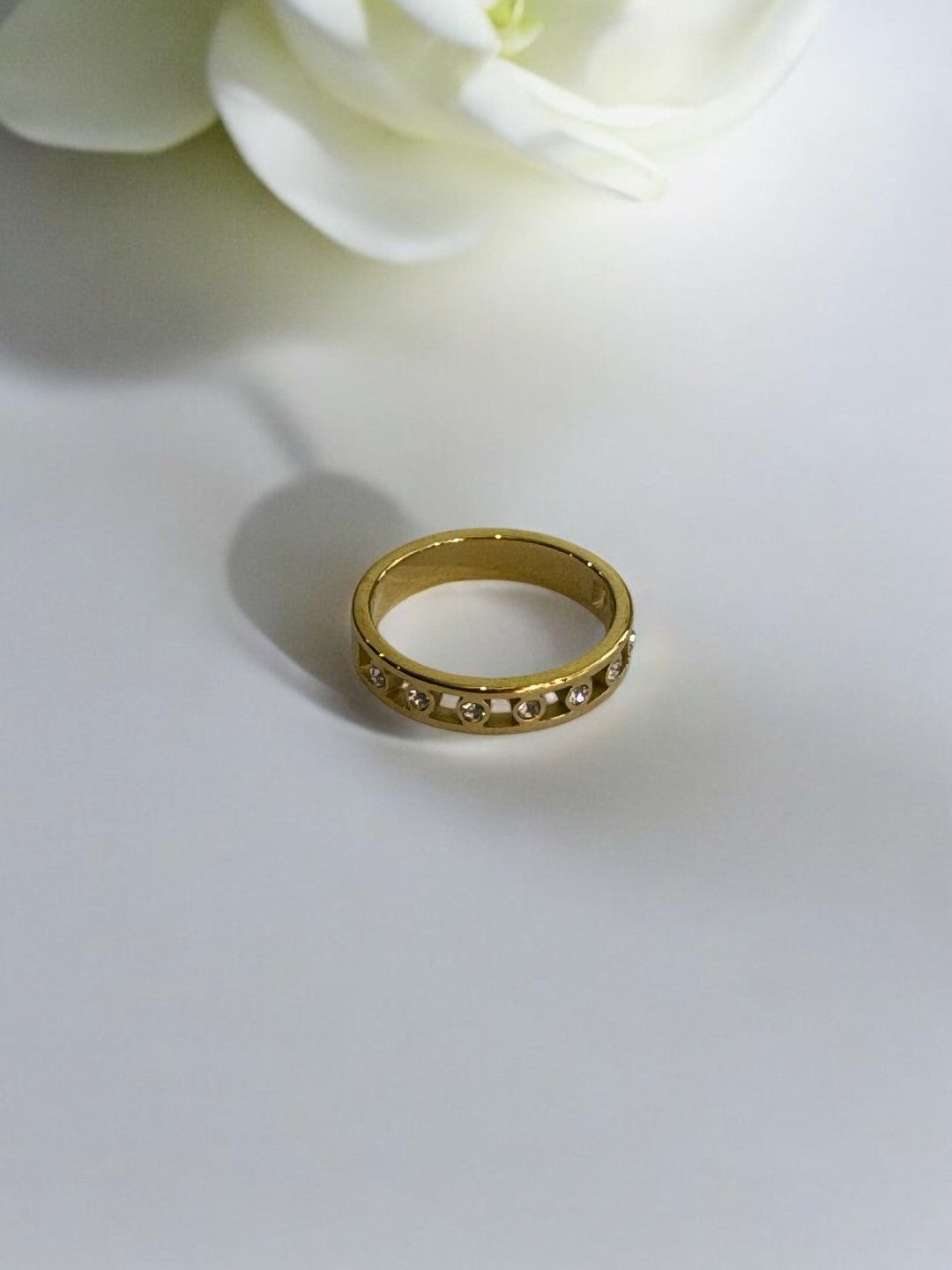 GOLD DIAMOND ASHRIK RING