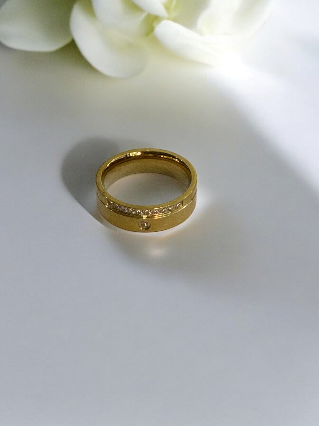 GOLD DIAMOND LINE HARIKSHI RING