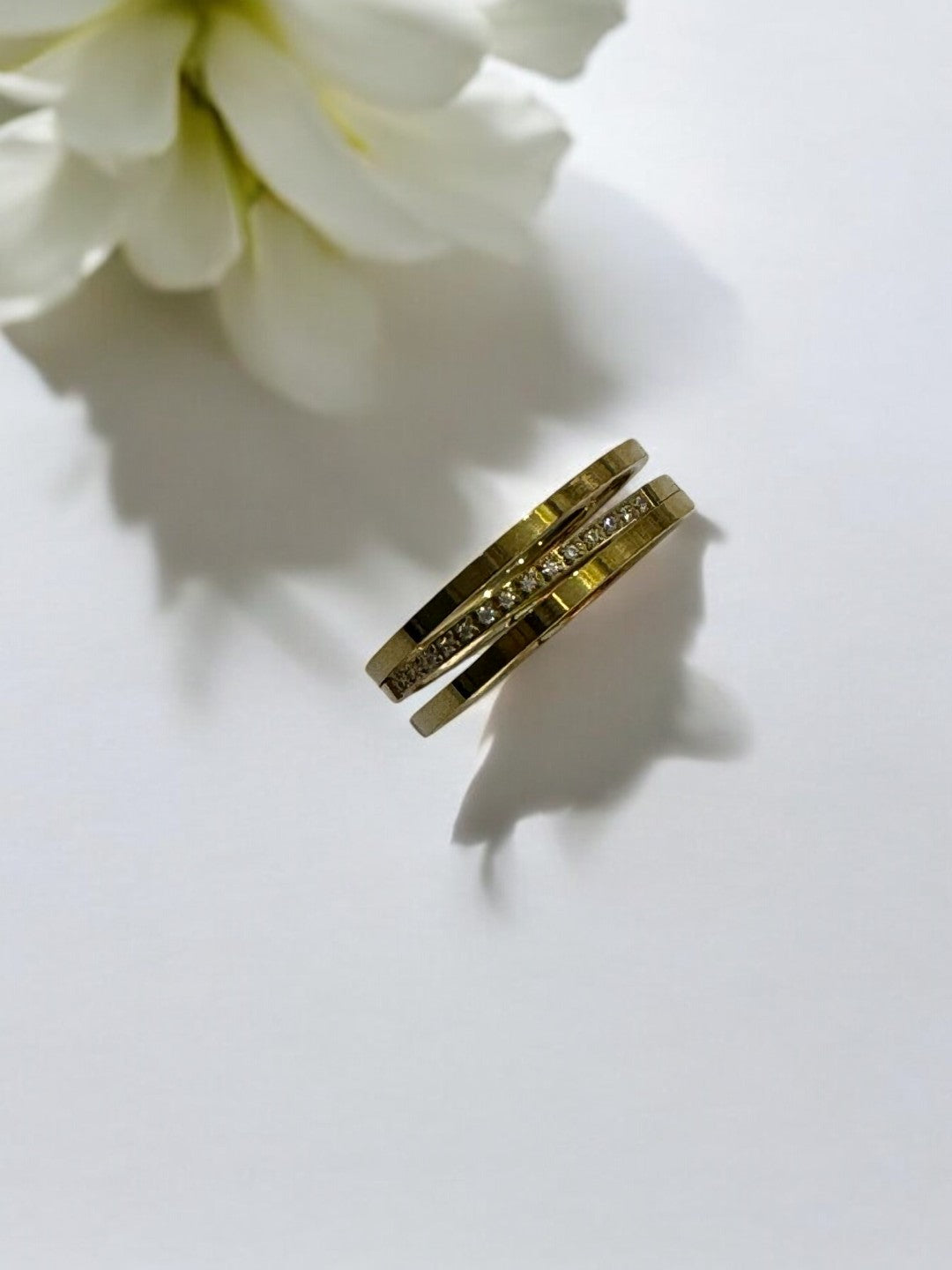 GOLD SLANTING LINE DIAMOND LAKSHMA RING