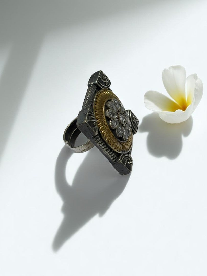 WHITE FLOWER AYANI GERMAN SILVER RING