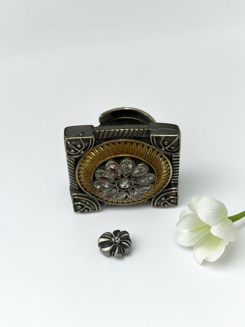 WHITE FLOWER AYANI GERMAN SILVER RING