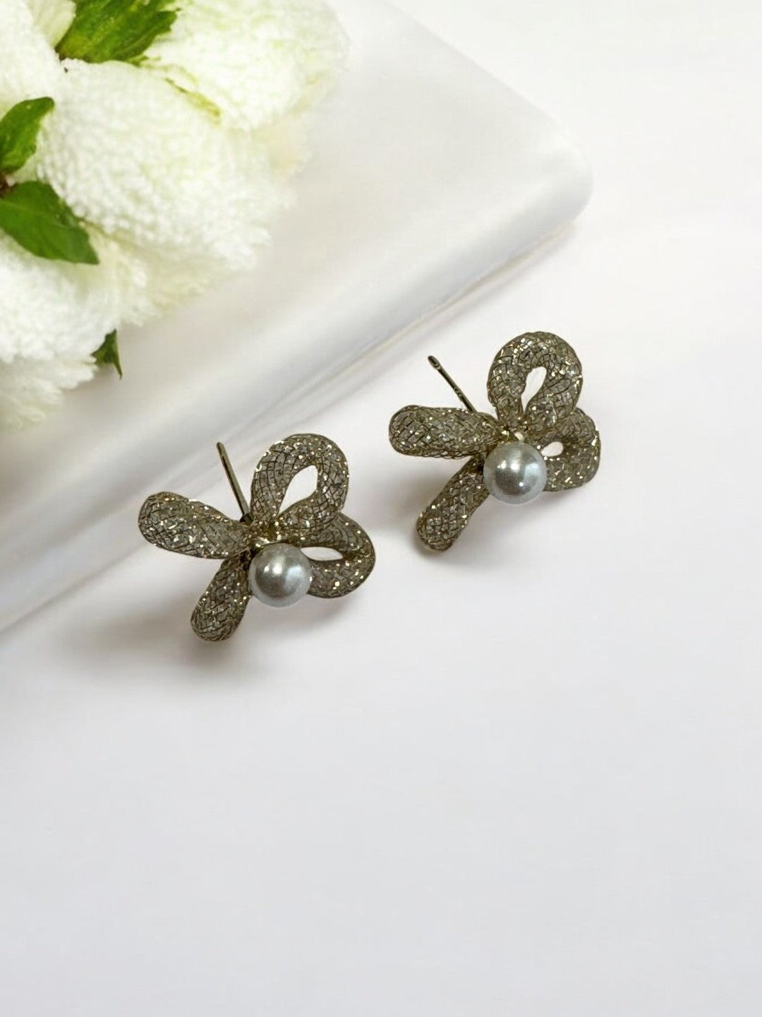 GOLDEN DIAMOND FLOWER ALANA EARRINGS