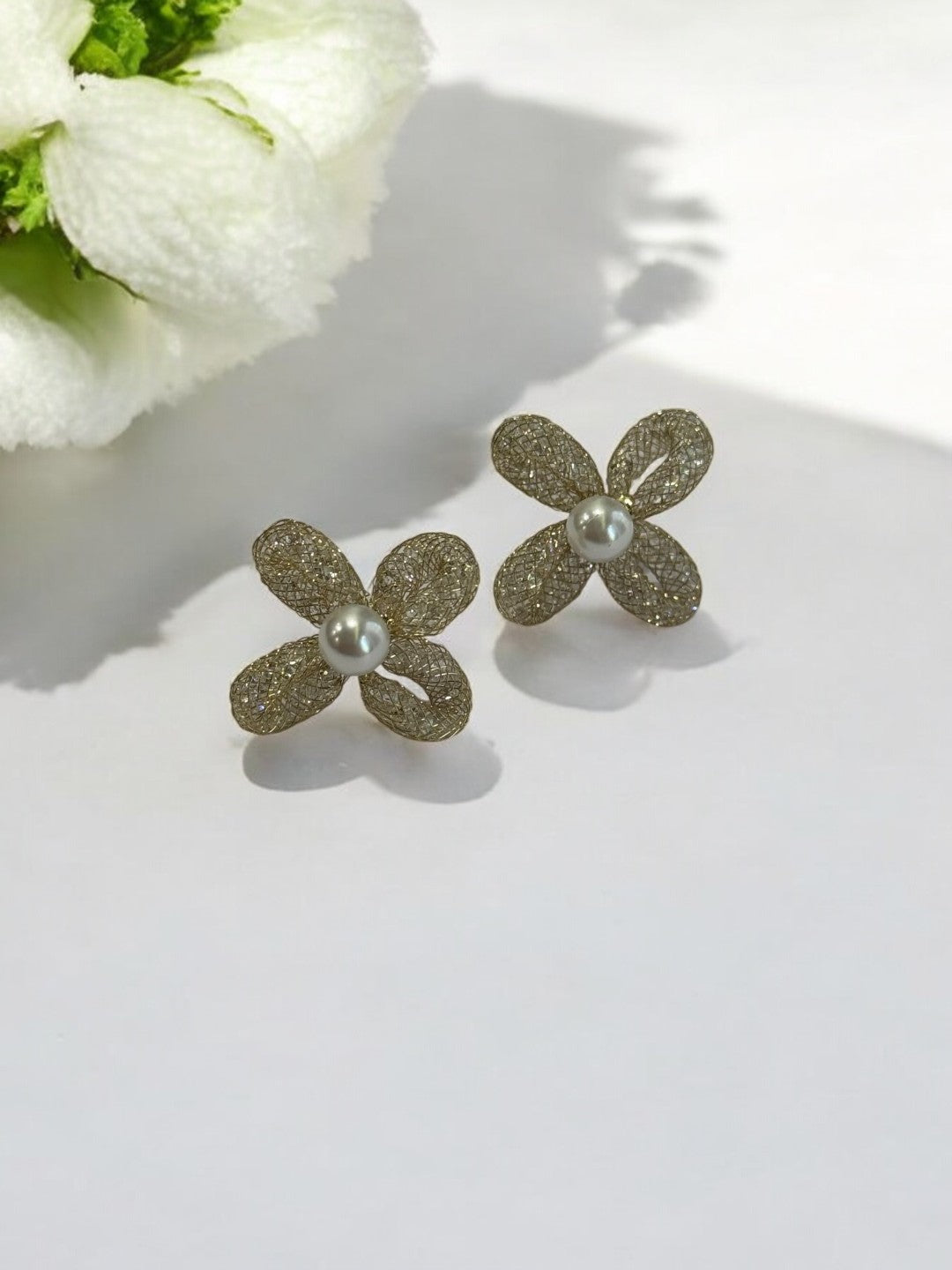 GOLDEN DIAMOND FLOWER ALANA EARRINGS