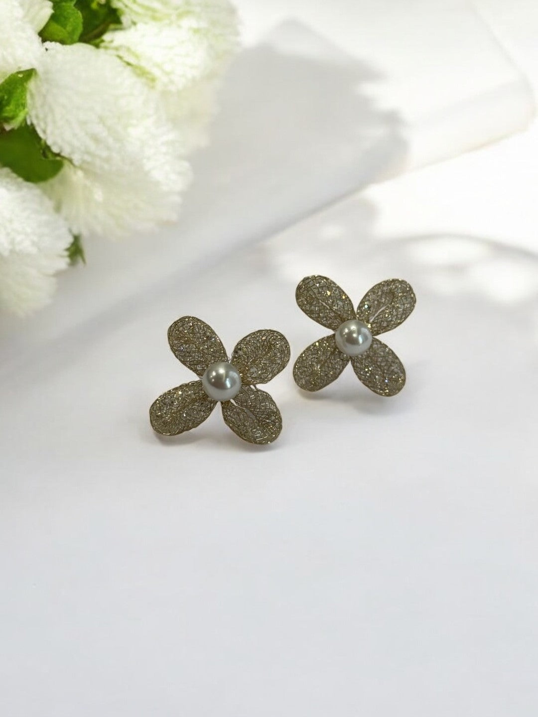 GOLDEN DIAMOND FLOWER ALANA EARRINGS
