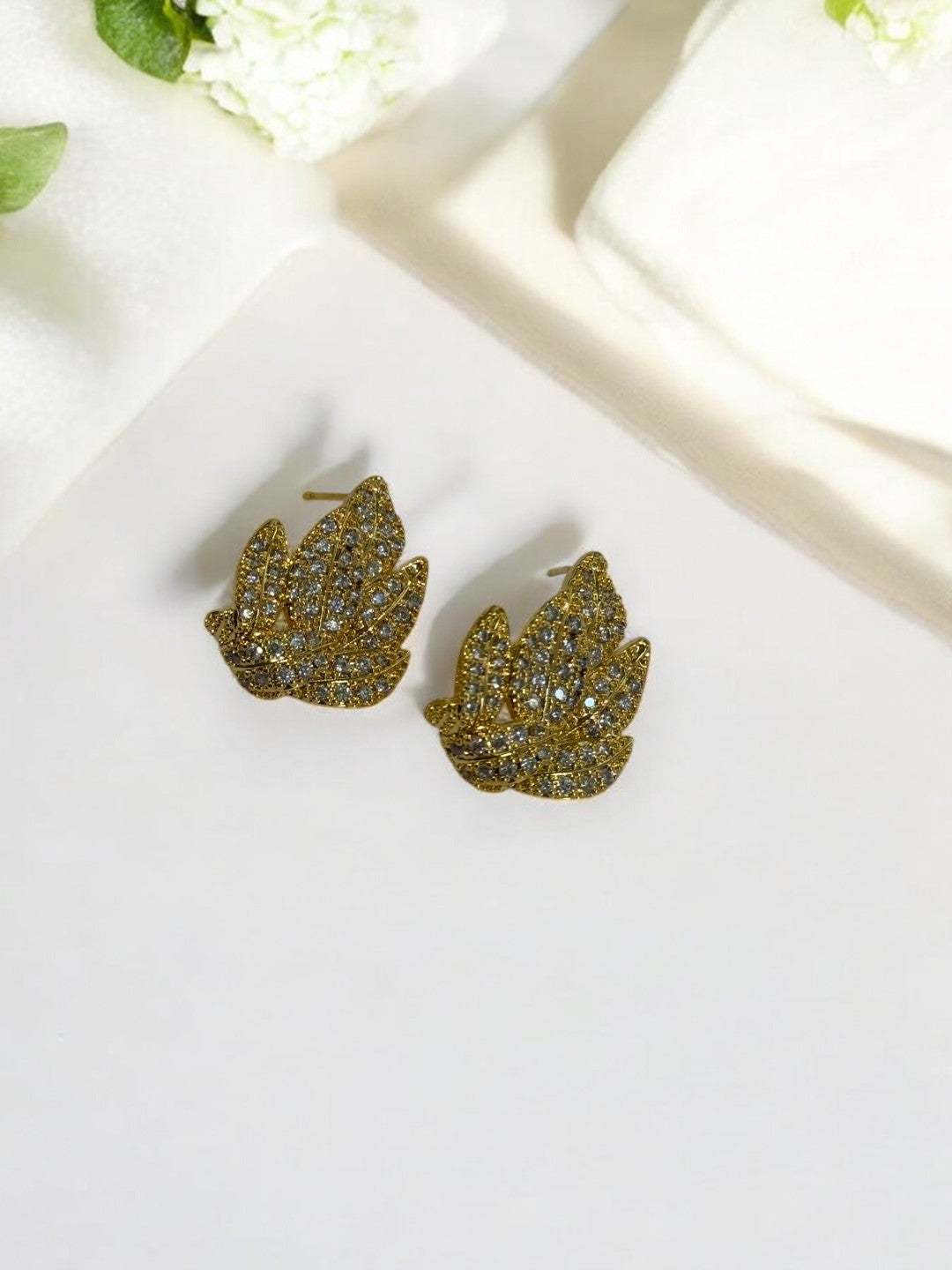 GOLDEN DIAMOND LEAF ALANIA EARRINGS