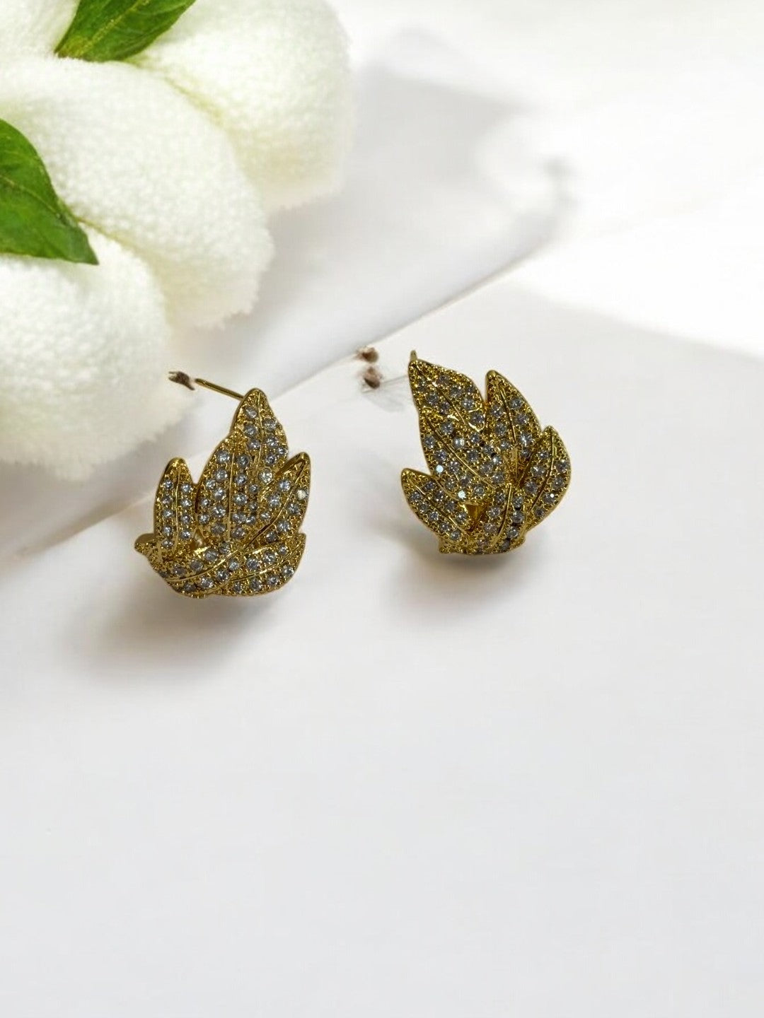 GOLDEN DIAMOND LEAF ALANIA EARRINGS