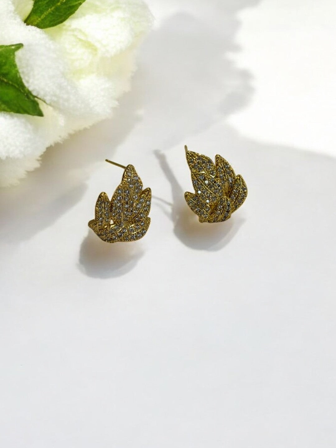 GOLDEN DIAMOND LEAF ALANIA EARRINGS