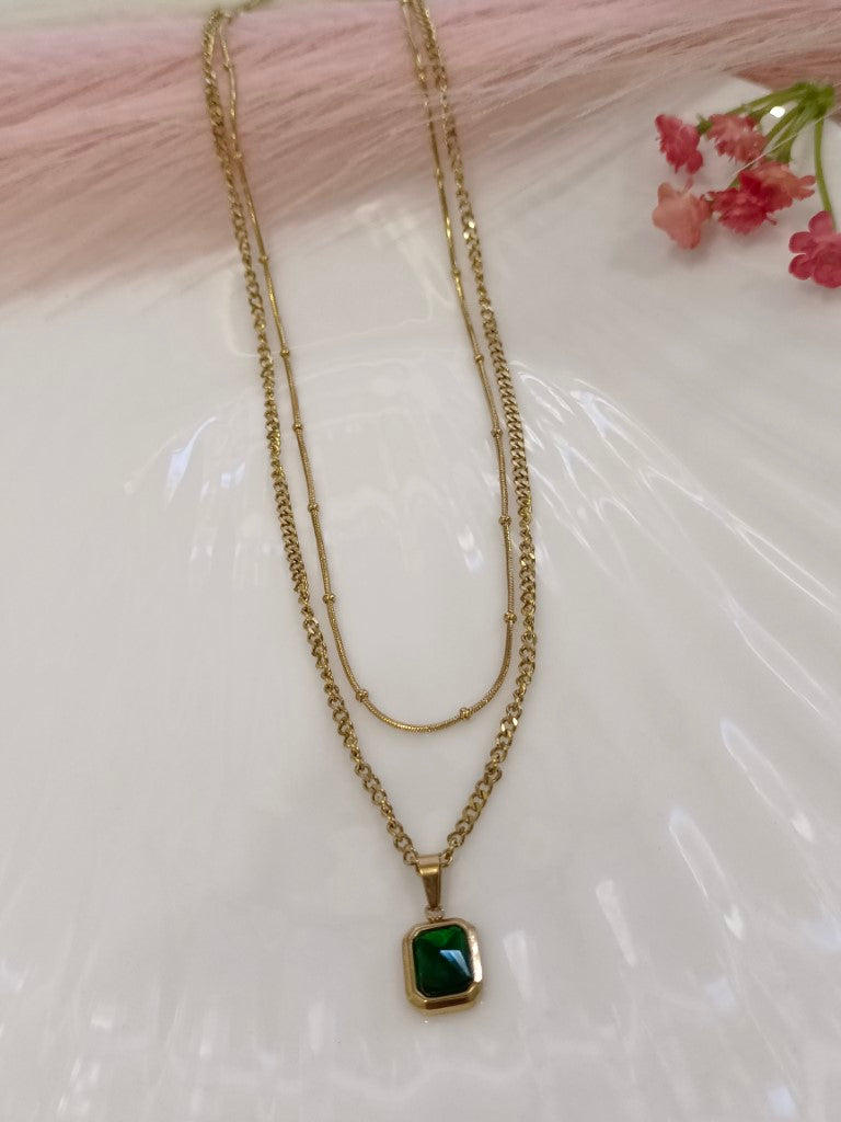 GREEN LAYER NECKLACE