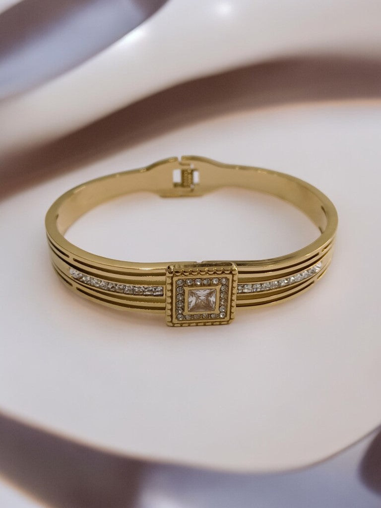 WHITE SQUARE GLENDA BRACELET