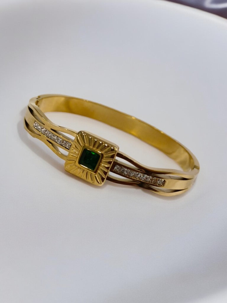 GREEN SQUARE BERRY BRACELET