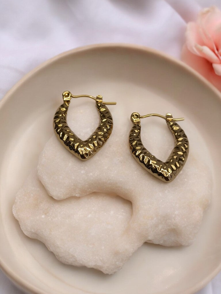 GOLD LEAF SHAPED MABEL EARRINGS