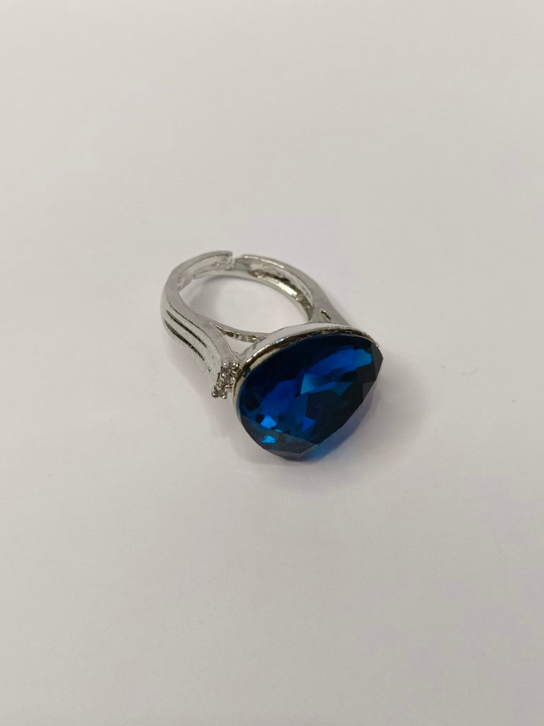 ROYAL BLUE DIAMOND NOA RING