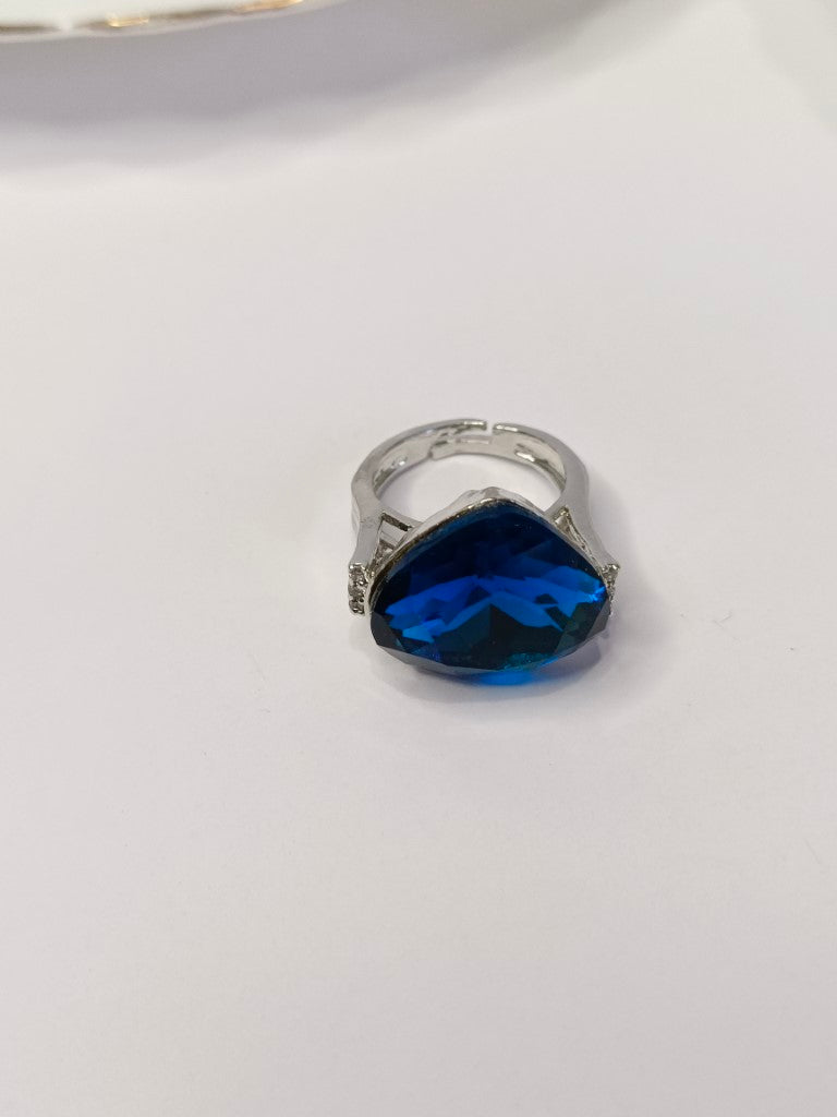 ROYAL BLUE DIAMOND NOA RING